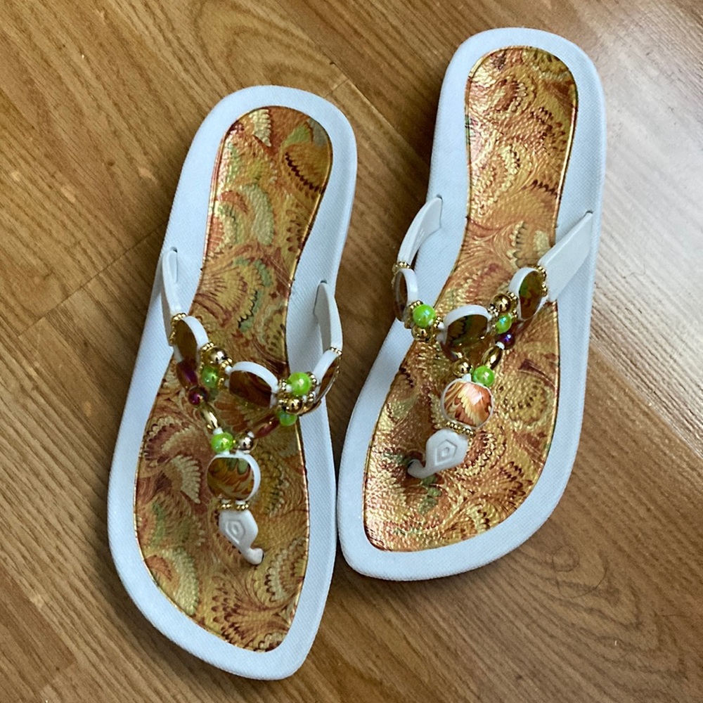 NWT Grandco White Thong Sandals with jewel design. Size 8